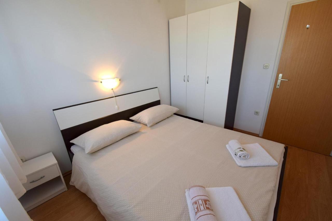 Apartments Marinela Njivice Eksteriør bilde